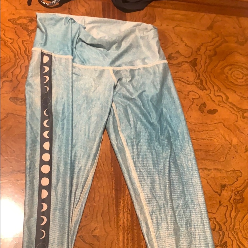 Teeki lunar leggings 100% recycled water bottles